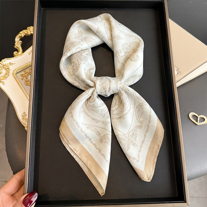 Women'S Accessories For Neck - وشاح مربع من الساتان الحريري بنقشة