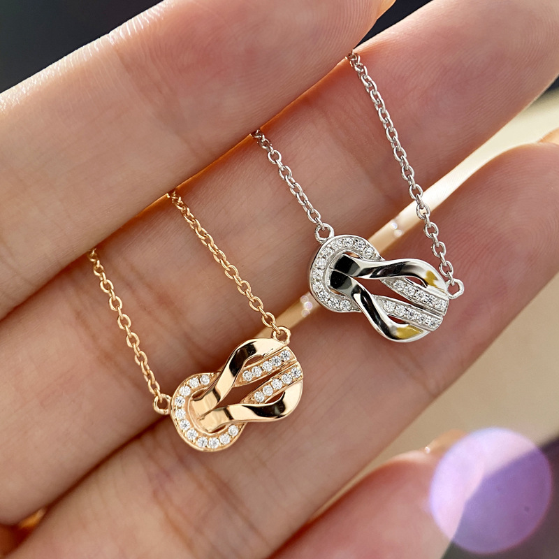 سلسلة تشوكر نسائية مزدوجة الطب - مراجعة Layered Necklace Set وسعره